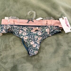 Jessica Simpson Thong Set